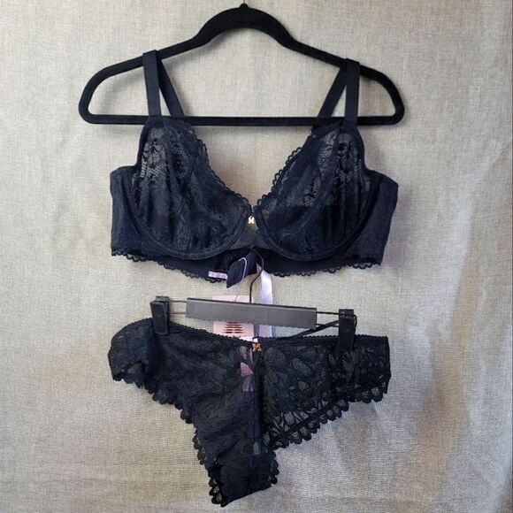 NWT- SAVAGE X FENTY Lace Bra And Panty Set - Picture 1 of 13